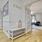 2-Bed 2-Bathroom Mayfair - Maddox St