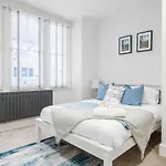 Beautiful London Chelsea Apartment With Private Garden