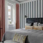 Massive 5 Bedroom West End Designer Townhouse near Hyde Park