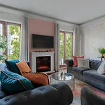 Massive 5 Bedroom West End Designer Townhouse near Hyde Park