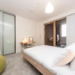 Pass The Keys Spacious Bright Flat 20 Mins To Central London