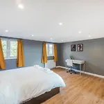 Spacious 4 Bed House Near Greenwich