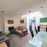 Stylish Apartment Near Carnaby Street, Sleeps 4.