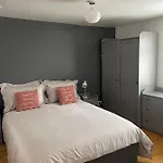 Modern Apartment In Trendy Dalston