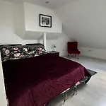 Stunning New 1 Bedroom Apartment