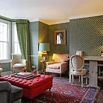 2 Bed Garden Apartment In Notting Hill