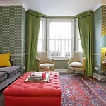 2 Bed Garden Apartment In Notting Hill