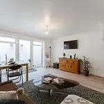 Hipster 2 double bedroom in Hackney