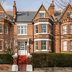 Charming Hotel With Kitchen & Laundry Near Tufnell Park