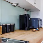 Stylish Apartment Opposite Westfields