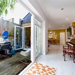 Unique Bungalow Nearby The Iconic Alexandra Palace