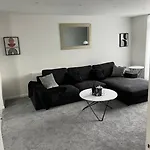 Spacious 1 Bedroom Rental Unit In West London