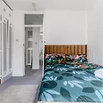 Astonishing Two Bedroom Apartment In Nelson