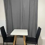 Studio Flat Private Bathroom Wc And Kitchenette