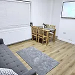 Wonderful Apartment In Wembley