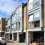 The Islington Place - Stunning 2Bdr House