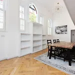Modern Apartment In London