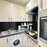 Stylish 1-Bedroom And Living Room Apartment In Central London