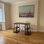 Vyner House