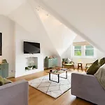 Lovely Central Apartment With Park Views