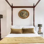 Victorian Style Apartment W/ Four-Poster Bed In Camden Town