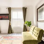 Victorian Style Apartment W/ Four-Poster Bed In Camden Town