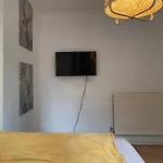 Modern And Spacious Double London Bedroom