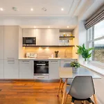 Luxury One Bedroom Apartment With Ac, Balcony, Free Coffee Central London