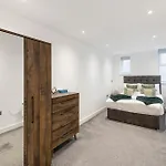 Spacious Luxury Apartment King Bed - Central Location
