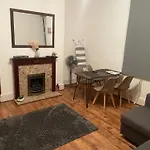Luxury 1-Bed Apartment With Stunning City Views Perfect For Short Stays In London