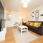 London Oasis Flat With High-Speed Broadband And Free Parking