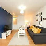London Oasis Flat With High-Speed Broadband And Free Parking