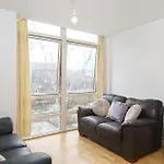 Beautiful 1 Bed Apartment With Living Room