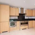 Compact 2 Bed Good Transport Links