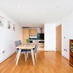 Compact 2 Bed Good Transport Links
