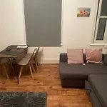 Luxury 1-Bed Apartment With Stunning City Views Perfect For Short Stays In London