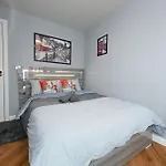 2 Bedroom Flat In Wood Green Piccadilly Line