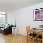 Beautiful 1 Bed Apartment With Living Room