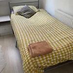 Redecorated Single Room With Shared Bathroom And Kitchen