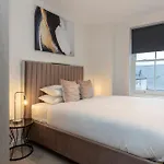 Deluxe North Central London Apartment