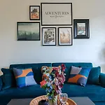 Modern Apartment - Accommodates 6 - Private Parking - 15Min To London Bridge, London Eye And Charing Cross