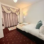 Luxury Rooms In Canary Wharf