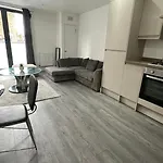 1 Bedroom Flat In Elephant And Castle Zone 1 London
