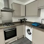 1 Bedroom Flat In Elephant And Castle Zone 1 London