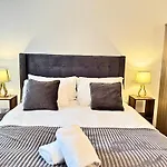 The Heart Of Kensington Mews - 3 Bedrooms House-Private Entrance-Hyde Park Walk Away-Green Park 9 Minutes Underground- The Best Of London With Glamour Of Kensington