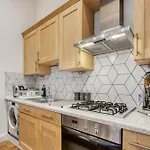 Vibrant 2-Bed By Bow