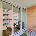 Free Parking - Stylish Three Bedroom Apartment By London Excel