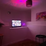 Entire 2 Bed Flat 10 Mins To Central London