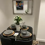 Charming 3-Bed Apartment In London