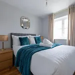 Lovely 2 Bedroom Condo With River & City View